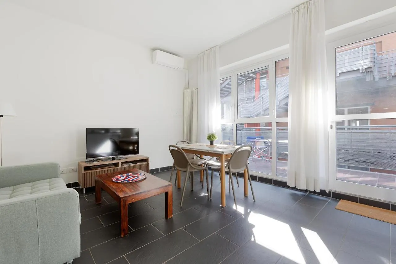 Appartamento Guesthost - Industrial Design Apt Near M4 Tolstoj Milano