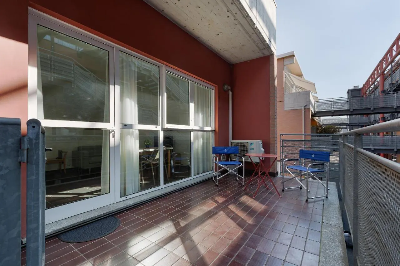 Apartment Guesthost - Industrial Design Apt Near M4 Tolstoj Milan Italy