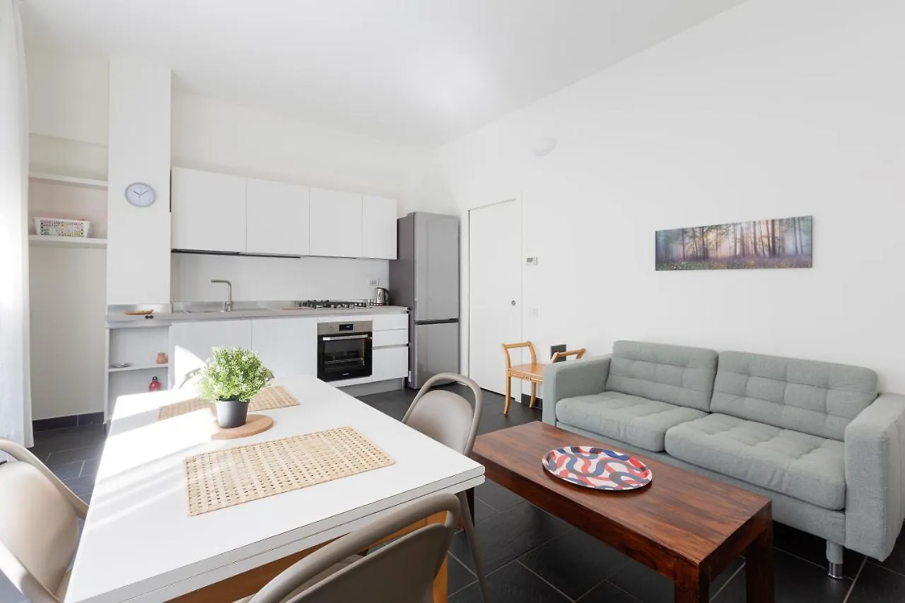 Guesthost - Industrial Design Apt Near M4 Tolstoj Milan Italy