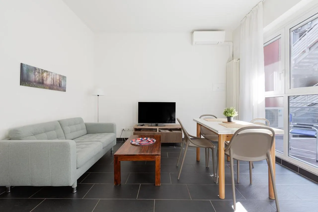 Guesthost - Industrial Design Apt Near M4 Tolstoj Milan