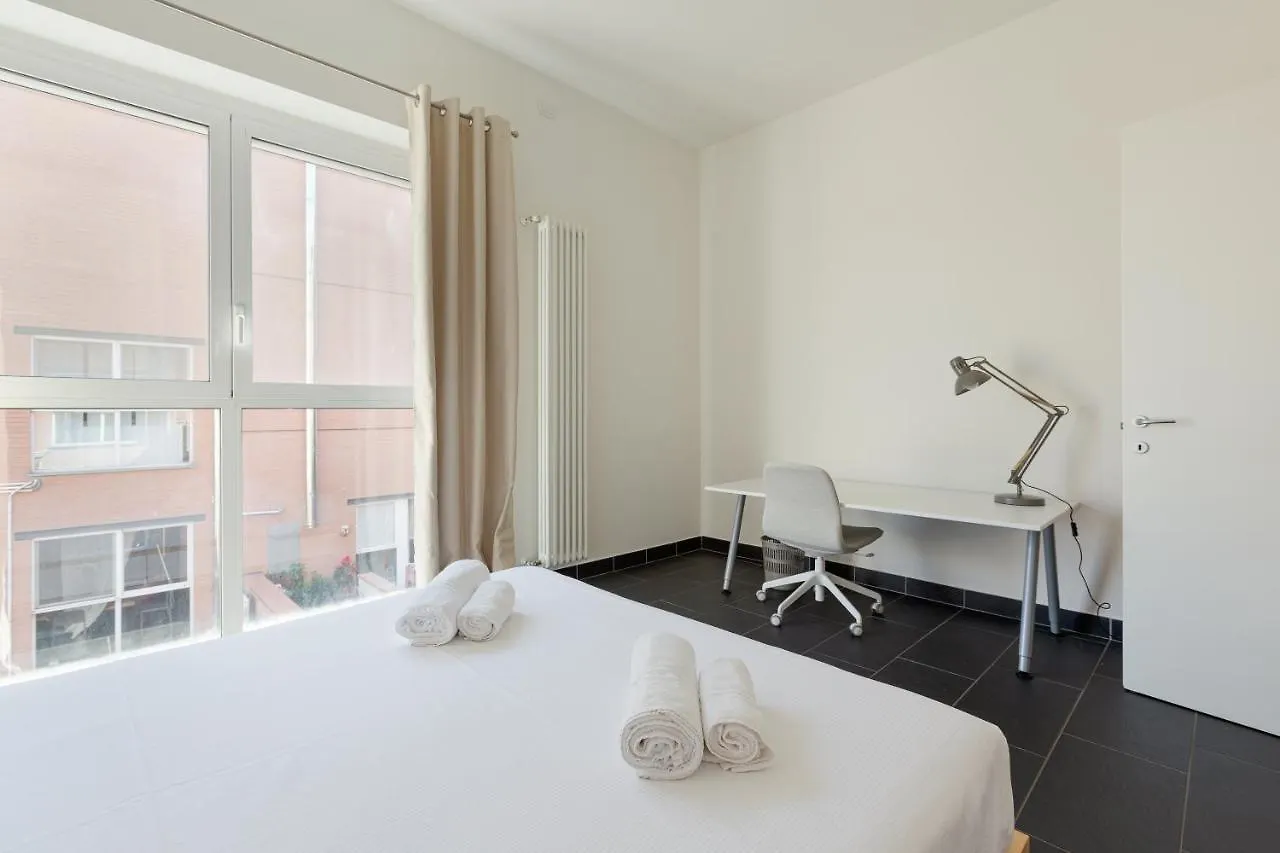 Guesthost - Industrial Design Apt Near M4 Tolstoj Milan